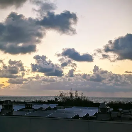 Penthouse With Big Terrace And Sea View オステンド
